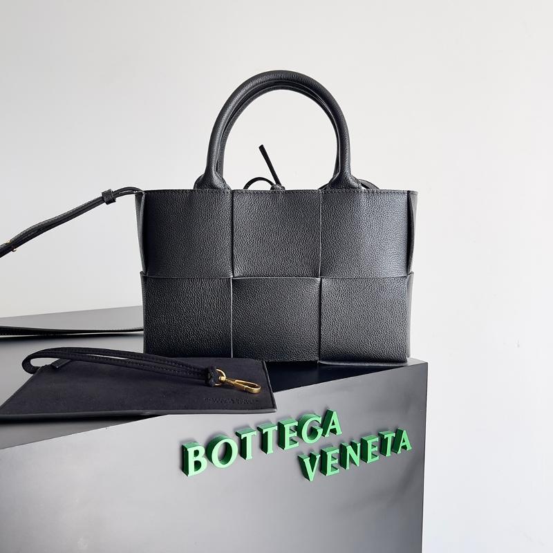 Bottega Veneta Handbags 709337 Litchi grain black